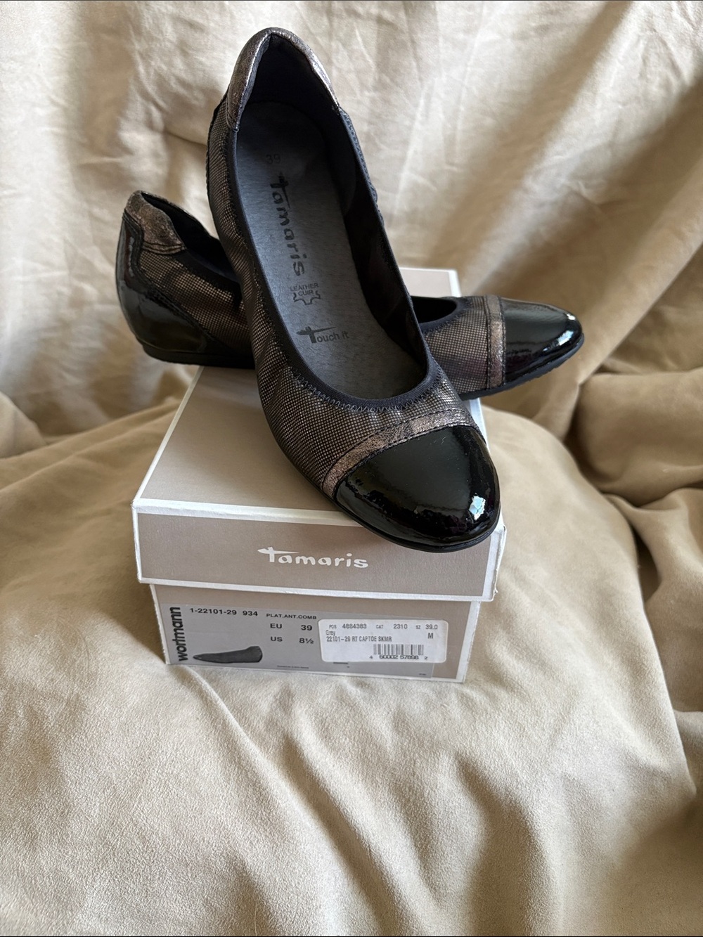 Tamaris Touch It Metallic Black Cap Toe Flats Sz 8.5